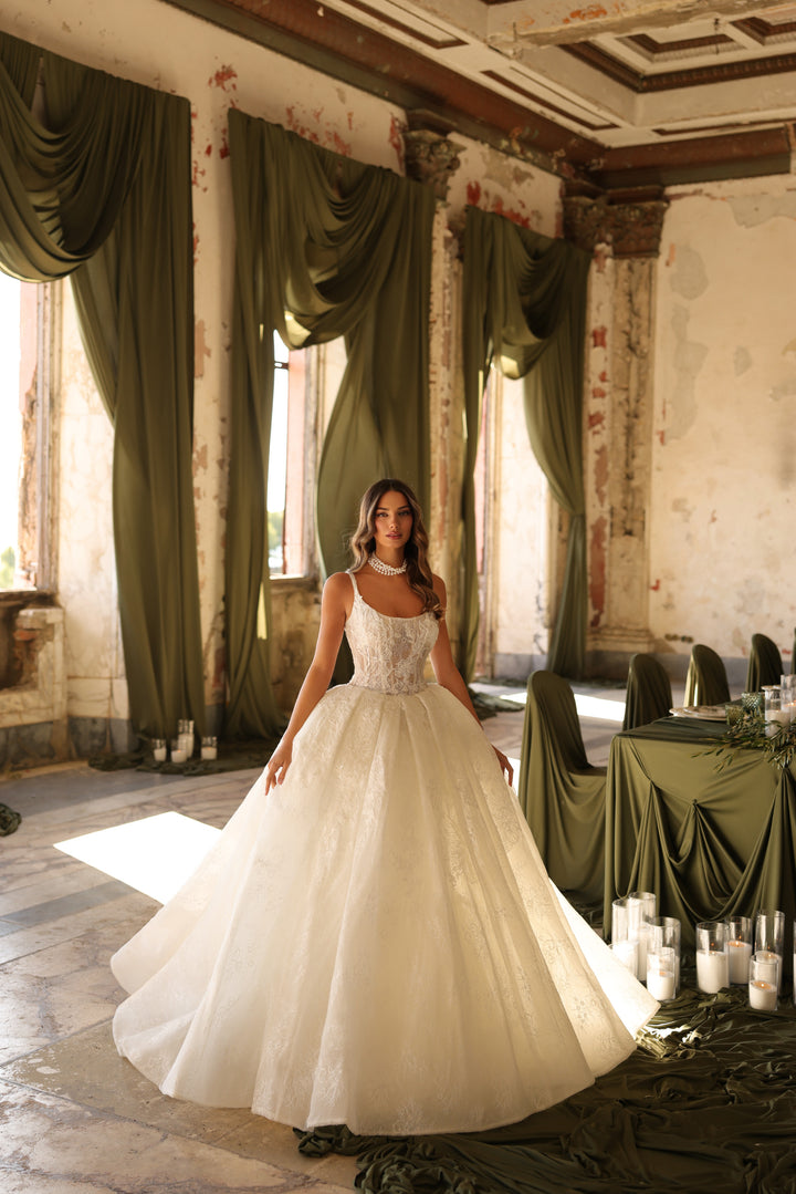 Cele Nicol Sposa