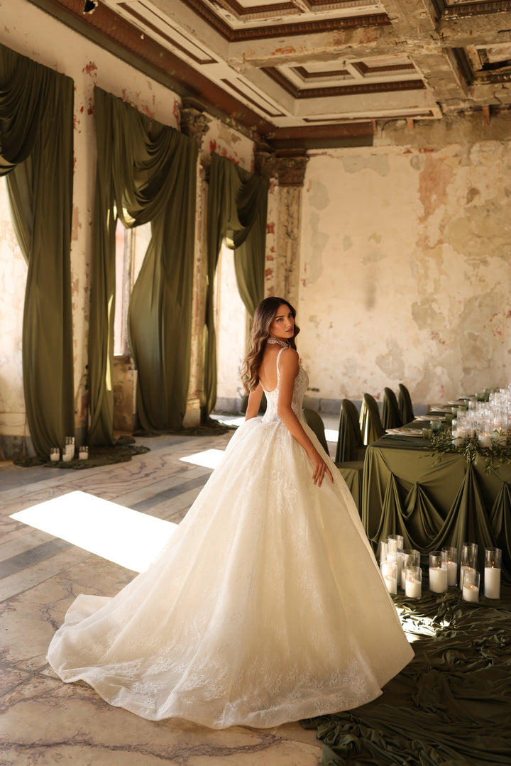 Cele Nicol Sposa